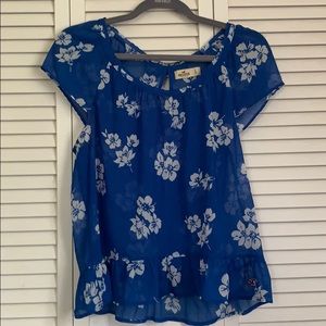 ⚠️MUST GO⚠️- Blue Hollister mesh top with white flowers